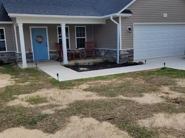 733 Hector McNeill Rd, Raeford, NC 28376