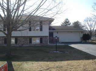 576 Betsy Ross Ln, Rockton, IL 61072