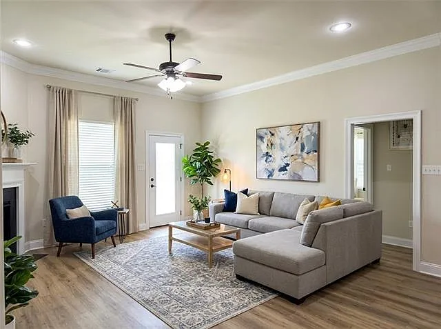4 bed, 3.0 bath, 2016 sqft, $2,500 — Photo 3