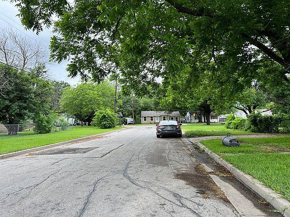 3rd image of 814 Oak Dr