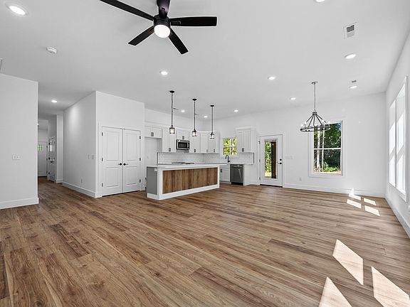 4th image of 208 Eastbrook Rd