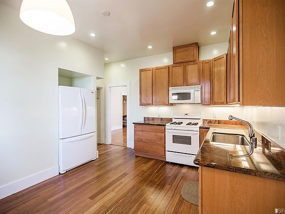 5th image of 285 Texas St