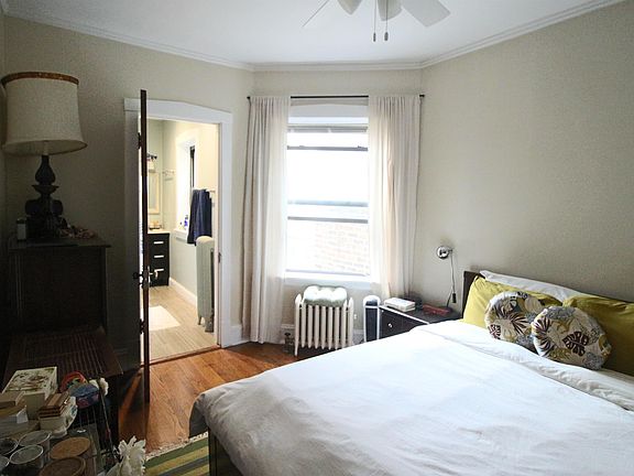 4th image of 4847 N Washtenaw Ave #3