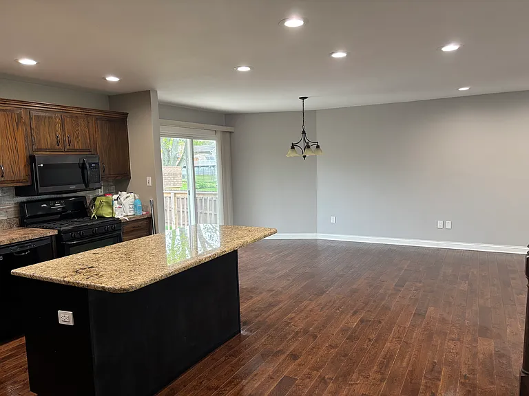 931 Iroquois Dr — Photo 4