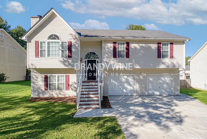 4 bed, 3.0 bath, 2000 sqft, $2,160 — Photo 2