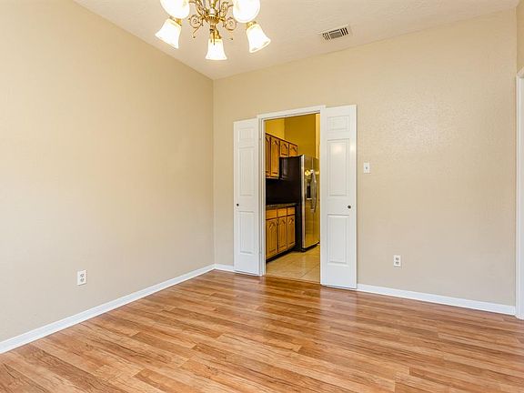 5th image of 803 Sandringham Dr