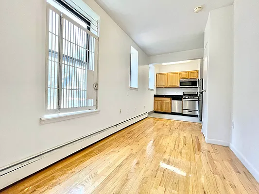 Rented by City Connections Realty | media 17