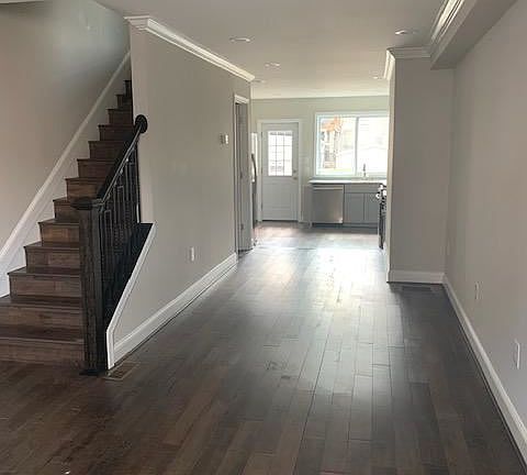 3rd image of 1815 E Lombard St