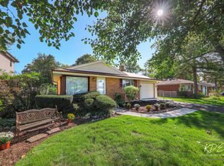 7713 Linden Ave, Darien, IL 60561