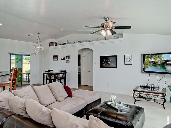 5th image of 3827 Breakwater Dr