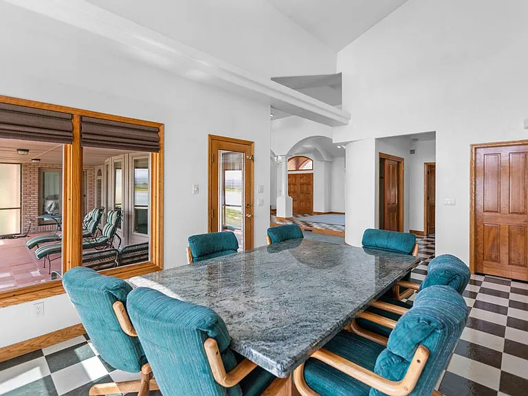 3957 Valley Oak Dr — Photo 25