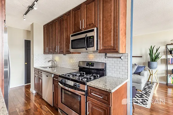 Sold by (Legacy) Elegran | media 23