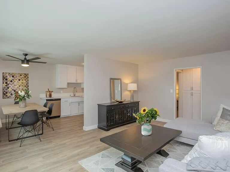 The Capri Apartments — Photo 12