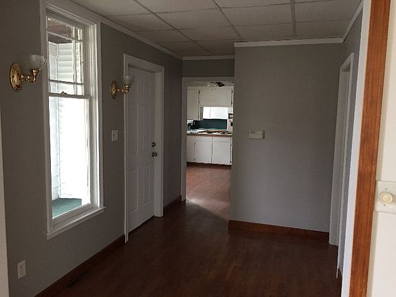 3rd image of 407 N Linn St