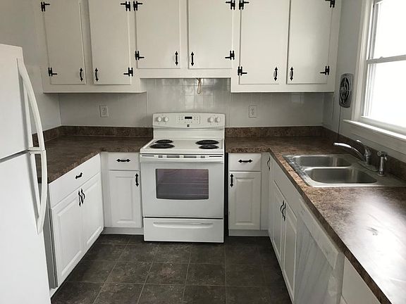 3rd image of 118 N Holly Ave