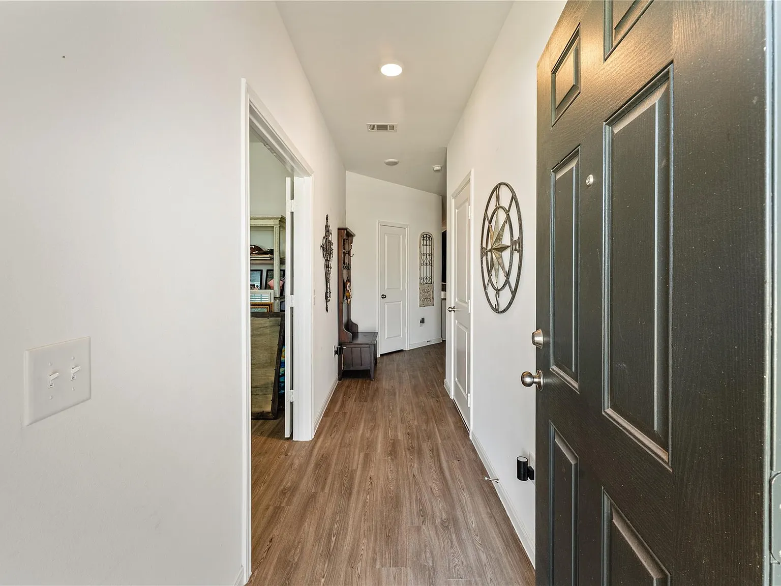 4 bed, 2.5 bath, 2650 sqft, $2,695 — Photo 3