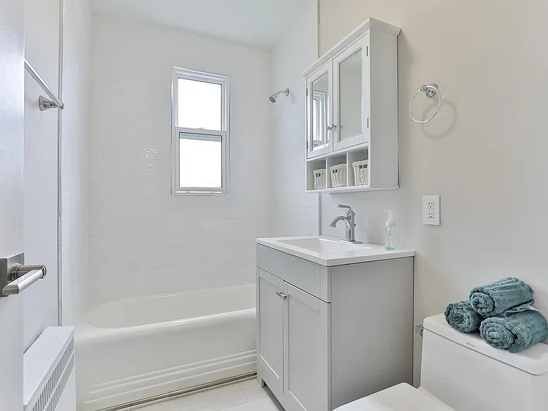 448 Spadina Rd — Photo 9
