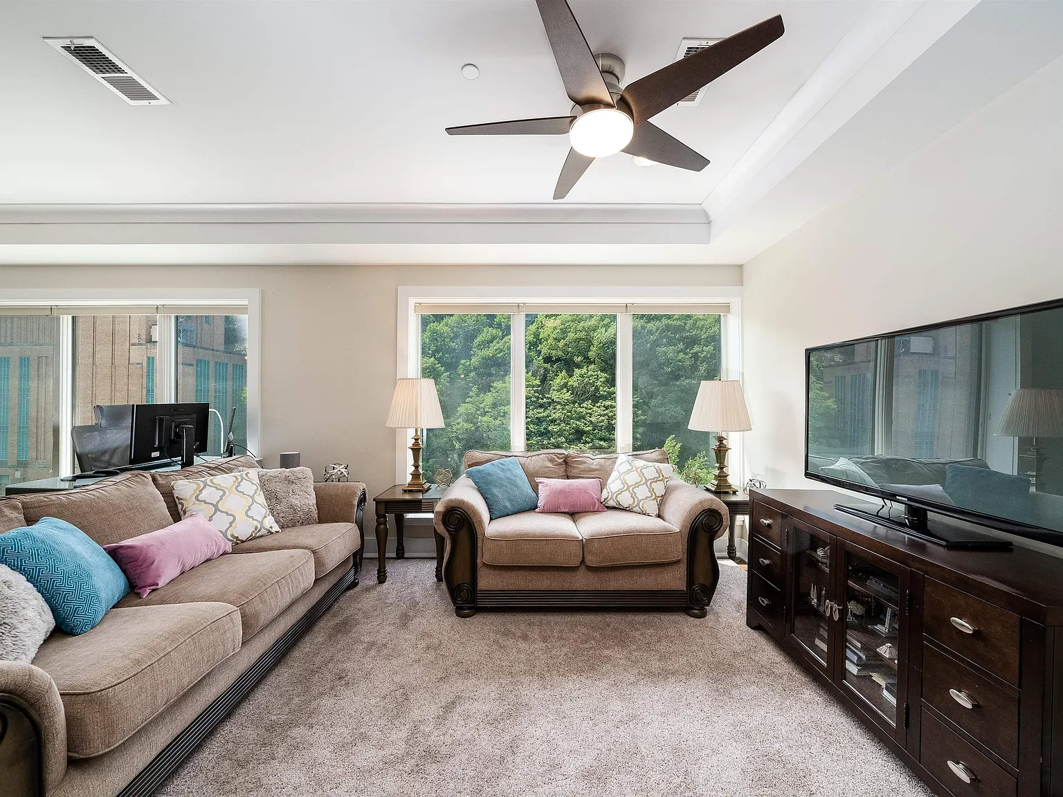 2 bed, 2.0 bath, 1100 sqft, $5,200 — Photo 2
