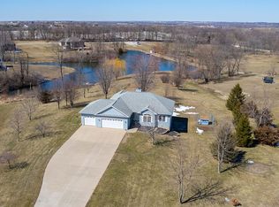 3124 Wood Haven Cir, Riverside, IA 52327