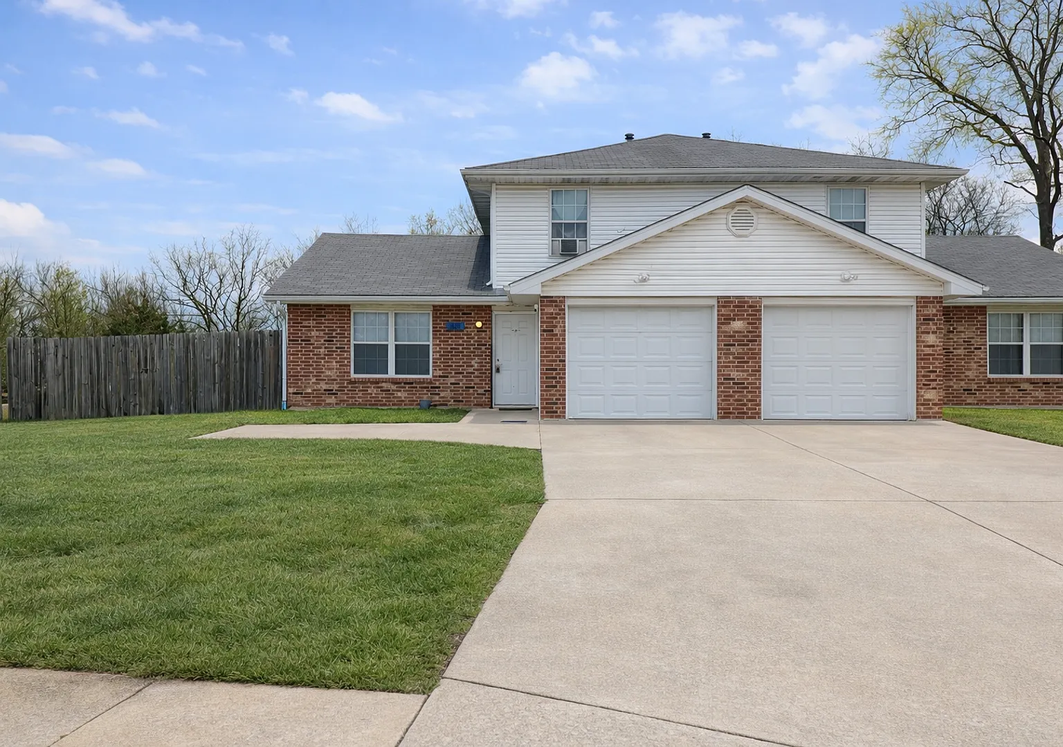 3 Bedroom Duplex! — Photo 1
