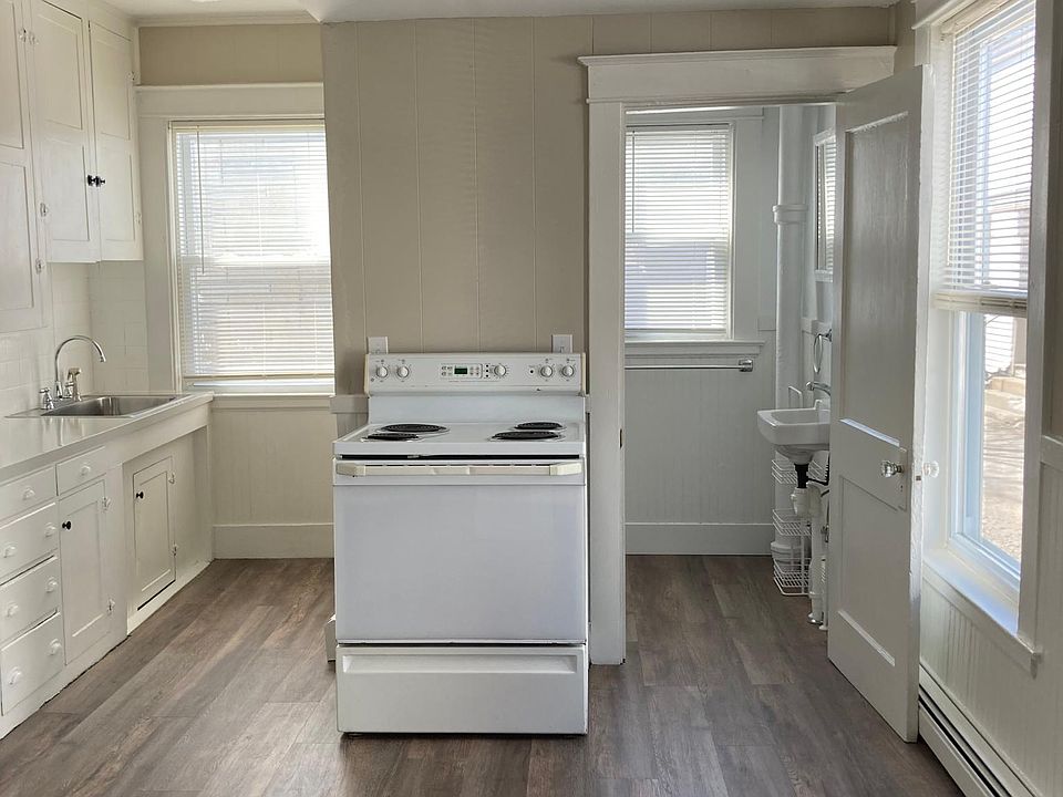 eat in kitchen