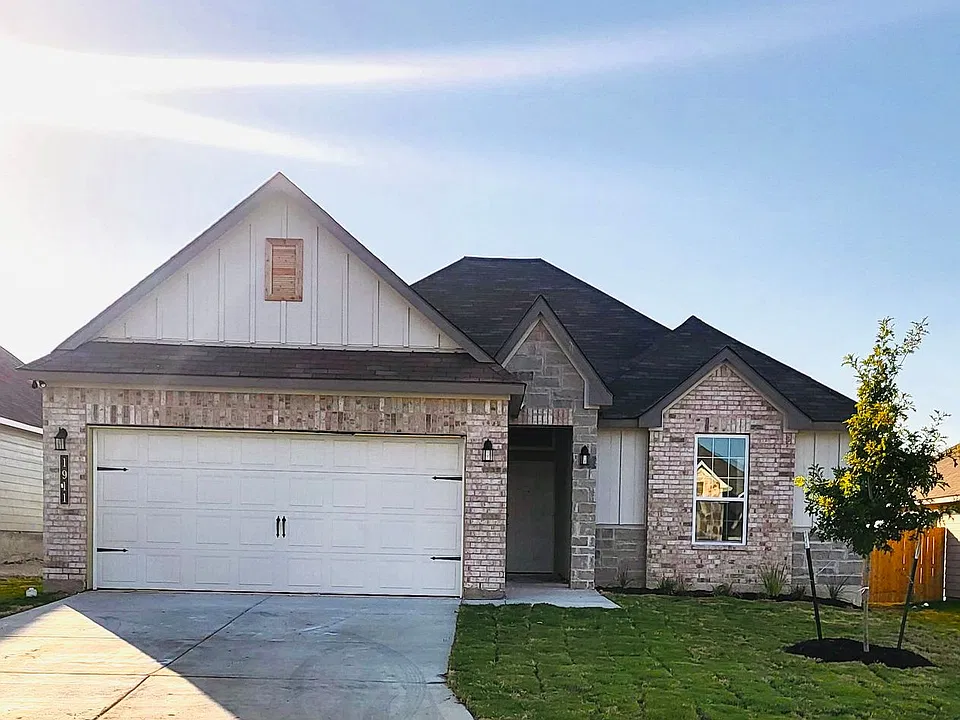 1911 Holleman Dr
