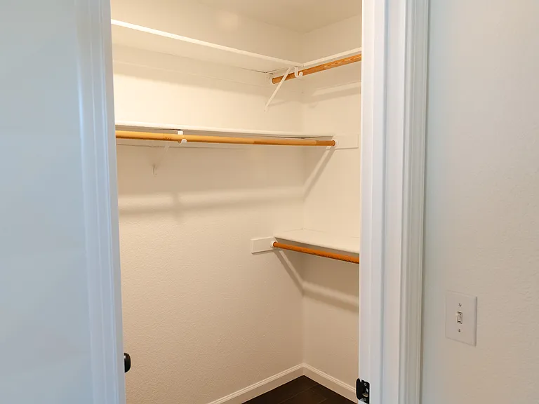 652 Charleston Ct — Photo 15