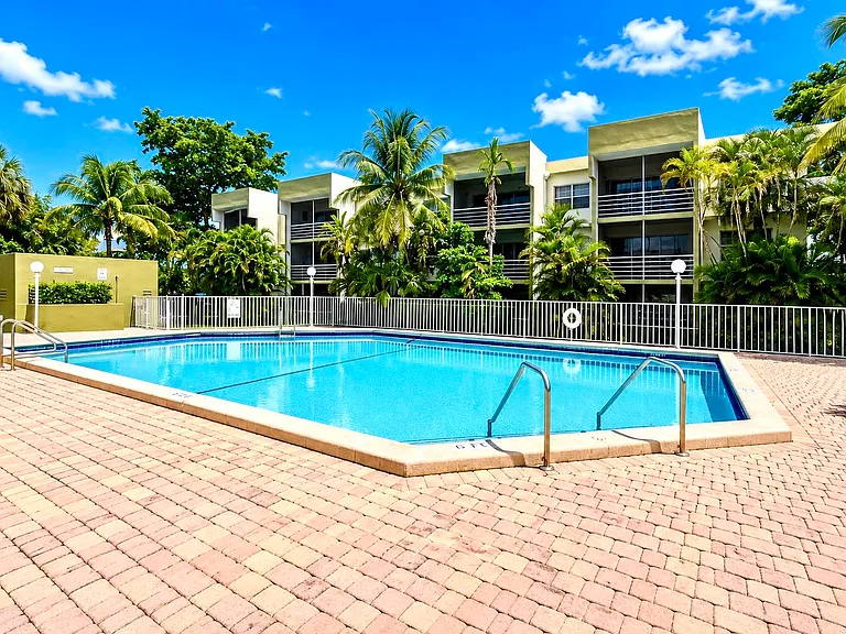 4205 N University Dr #106 — Photo 35