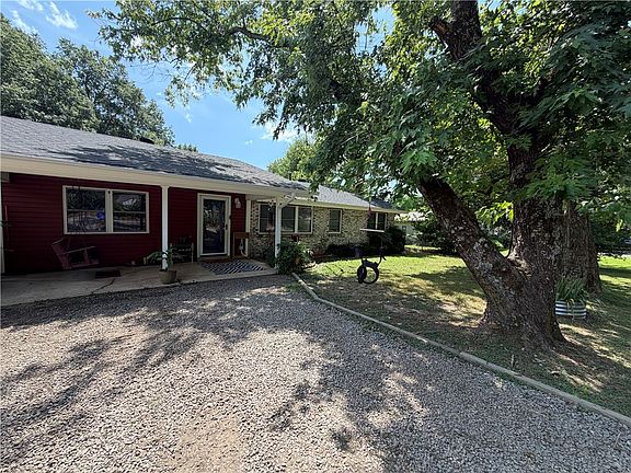 2nd image of 1105 Avenue 4 SE
