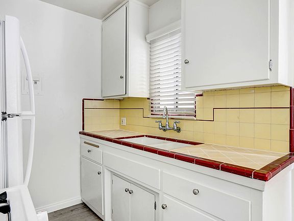 5th image of 422 Hill St APT 4