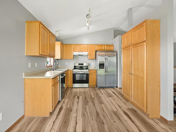 4th image of 1270 Pine Ridge Dr NE