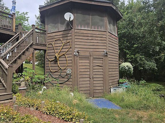 5th image of 4 Cambridge Ct