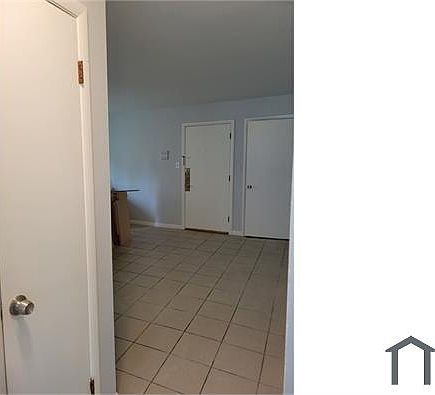 3rd image of 2304 W Garfield Blvd #2F