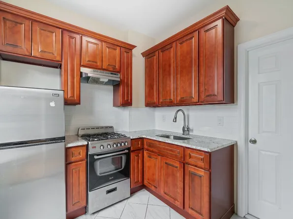 1137 Summit Avenue image 1 of 8