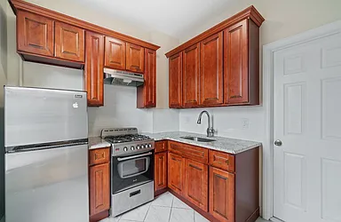 1137 Summit Avenue, #3