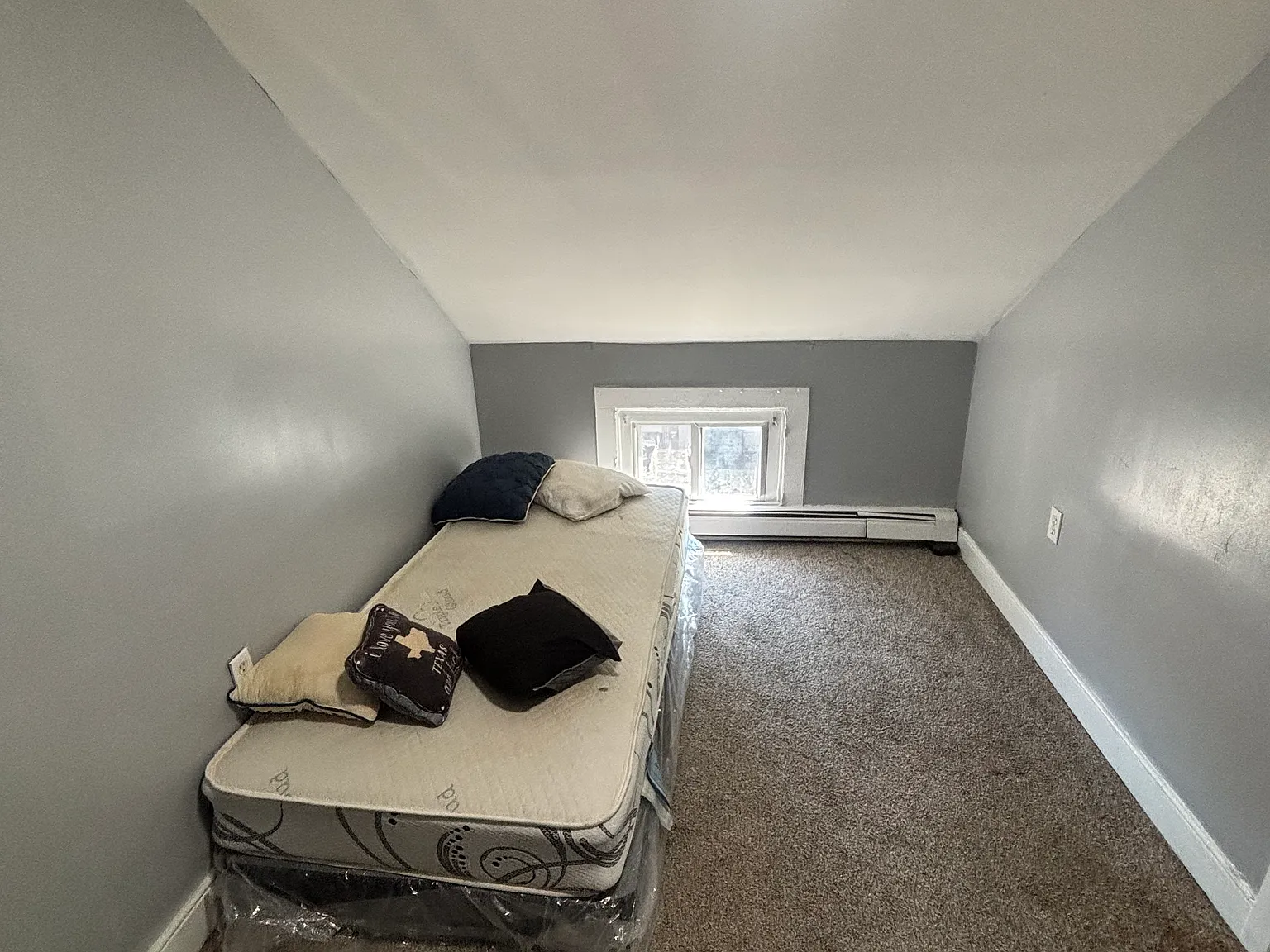2 bed, 1600 sqft, $900 — Photo 3