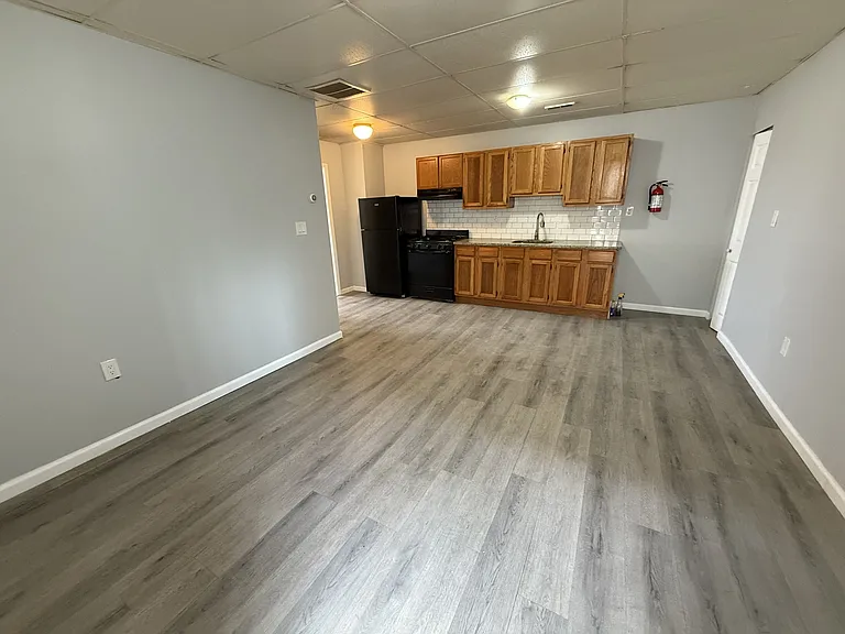 1107 Louis St #C — Photo 6