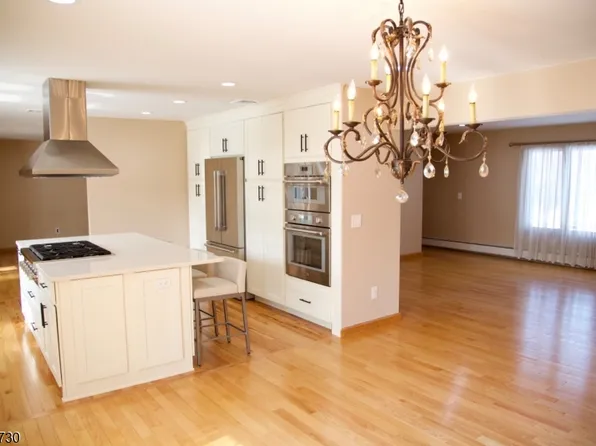 2 Edith Ct, East Hanover Twp., NJ 07936