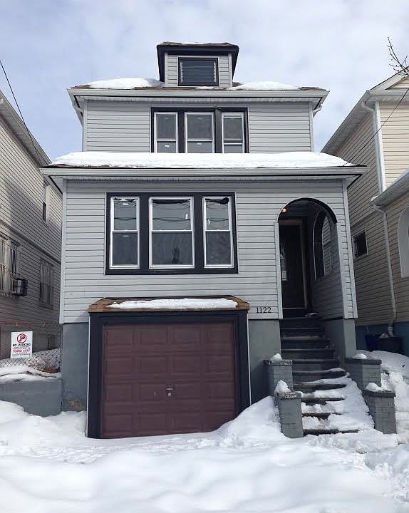 2nd image of 1122 Underhill Ave