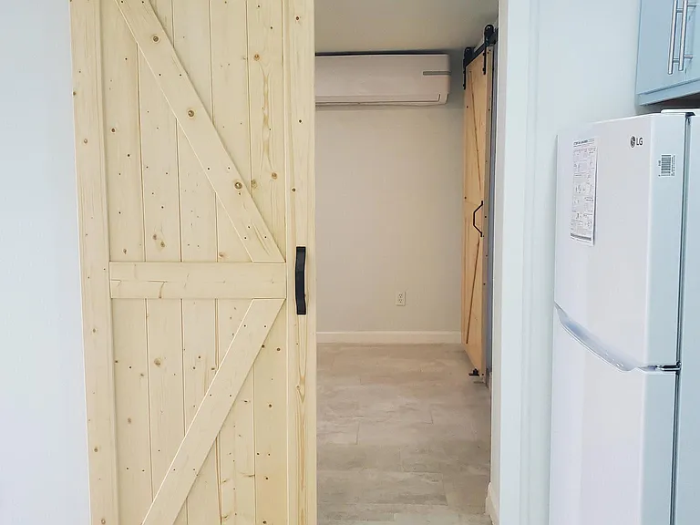 521 N Alameda Blvd — Photo 4