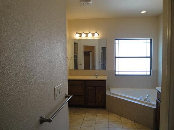 5th image of 363 Wildwood Dr