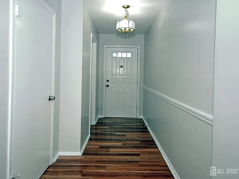 4 White Oaks Dr — Photo 3