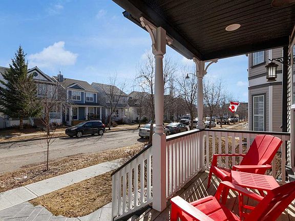 3rd image of 37 E Prestwick Rise SE