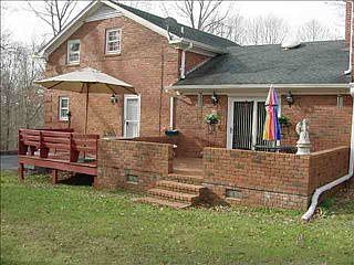 4th image of 200 Woodlake Dr