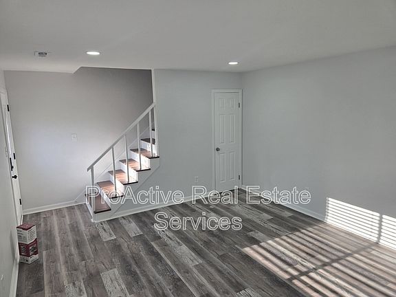 5th image of 9523 18th Bay St