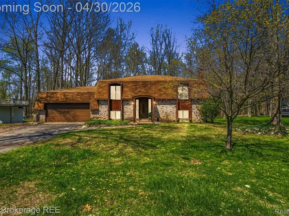 5380 Prentis Rd, Waterford, MI 48327