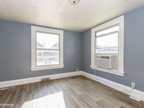 cedar-rapids-iowa-442795423 picture