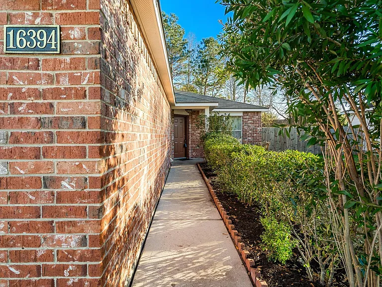 16394 Long Valley Ct — Photo 4