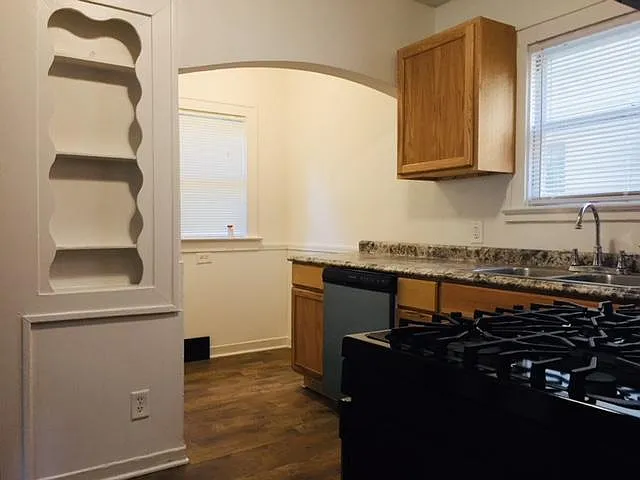 1034 Hall St SE — Photo 9