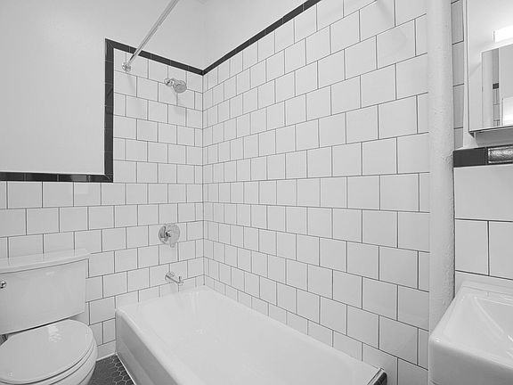 5th image of 19 W 69th St APT 1505